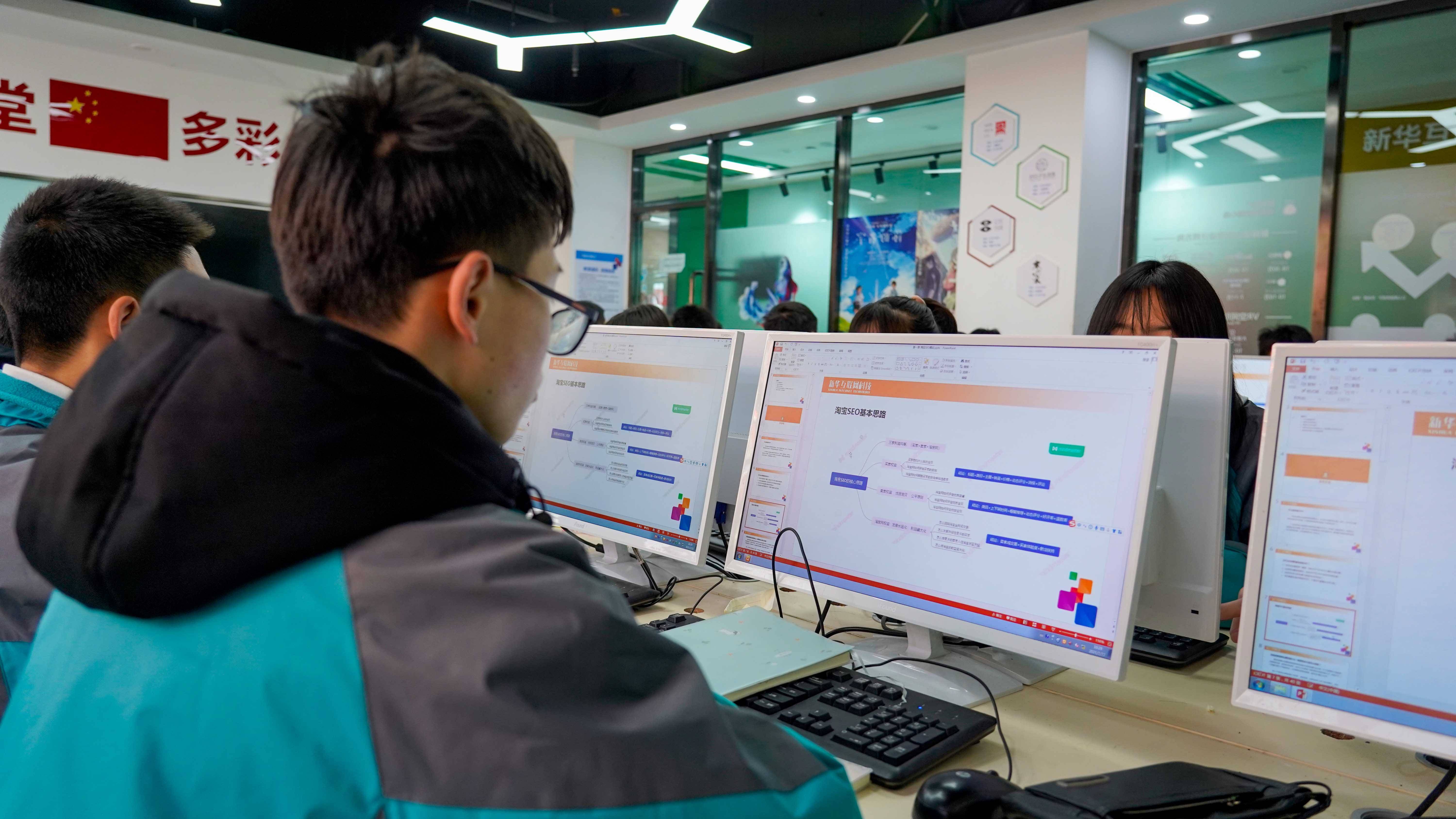 考不上高中的男孩，選擇網(wǎng)絡(luò)與信息安全與軟件開發(fā)專業(yè)前景解析